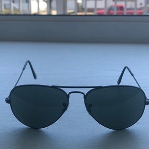 Beautiful pair of RayBan Aviator sunglasses.